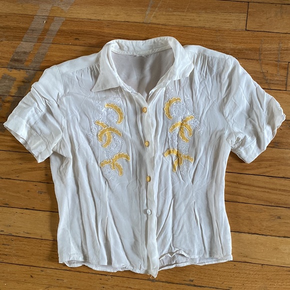 Vintage white button up shirt. Floral Western vibe - Picture 3 of 4